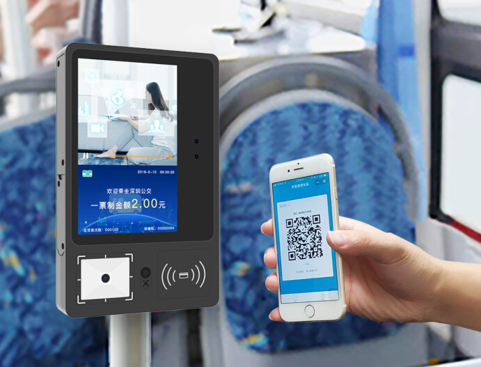 公共汽車刷卡的照片