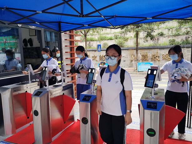 校園人臉識(shí)別測(cè)溫道閘系統(tǒng)